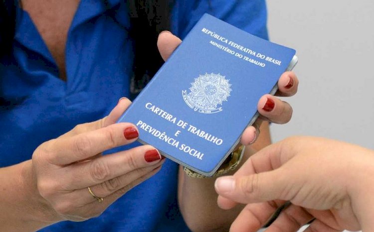 Bahia tem mais beneficiários do Auxílio Brasil que empregados com carteira assinada