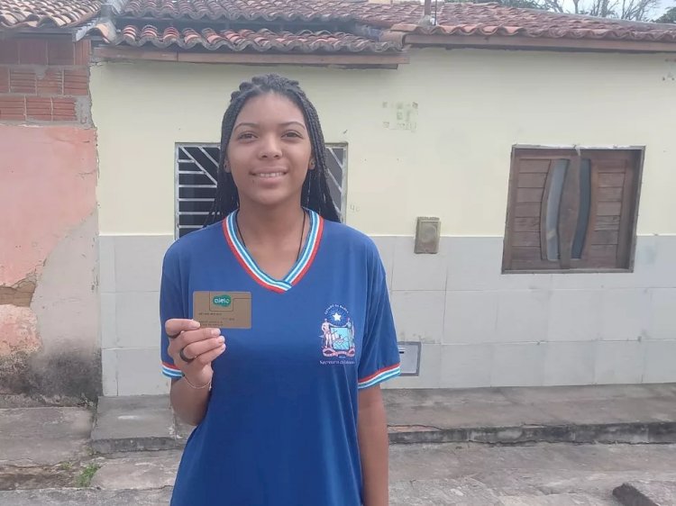 Famílias de estudantes da rede estadual da Bahia recebem novo crédito do Bolsa Presença