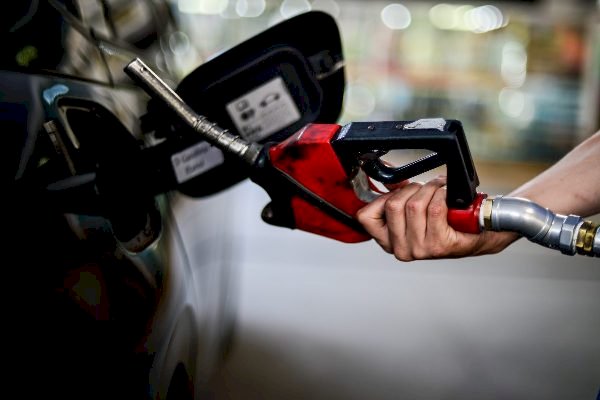 Petrobras confirma aumento de 5,2% na gasolina e 14,2% no diesel