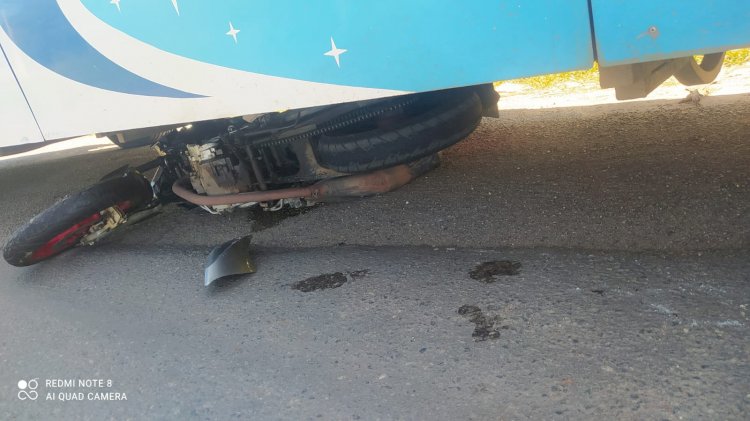 Acidente entre moto e ônibus mata funcionário de empresa de internet em Esplanada